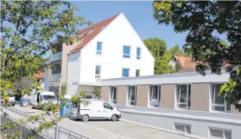  ?? FOTO: FRANK CZILWA ?? Die Frittlinge­r Seniorenwo­hnanlage „Haus am Bächle“wird im Juni fertig sein.