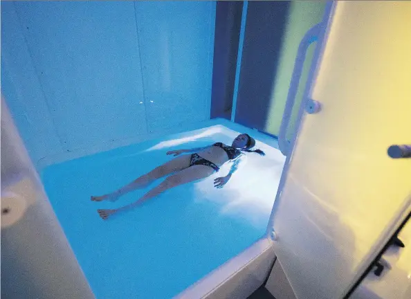  ?? PHOTOS: TROY FLEECE ?? Ashley Martin unwinds in a float tank at Float Now and says she felt less stiff and more relaxed after the experience.