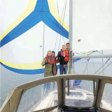  ?? BILD: Philipp Brütsch ?? Das Team beim Segeltörn auf der Nordsee, gestartet in Rüstersiel (von links): Antonia Schröder, Henrike Lüttmann, Janes Pleis und Tom Brütsch