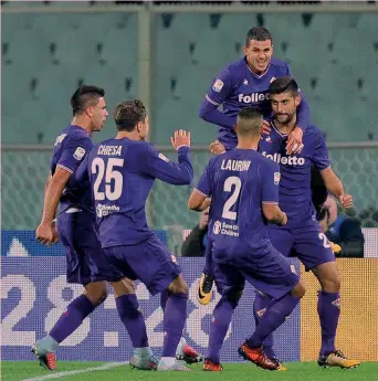  ?? LAPRESSE ?? L’esultanza della Fiorentina al gol di Marco Benassi, 23 anni: per l’ex Toro secondo gol in viola
