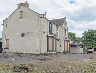  ?? Picture: Steven Brown. ?? The boarded-up Brannigans Hotel is the third prominent empty building in Levenmouth to be hit by fire in less than a year.