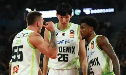  ?? Photograph: Kelly Defina/Getty Images ?? Zhou Qi speaks with teammates Mitch Creek and Xavier Munford during South East Melbourne Phoenix’s win over Melbourne United on Saturday.