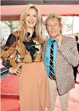  ??  ?? Thanks Sir Rod, that’s one for the statue books
In good art: Rod Stewart and Penny Lancaster want to put up a quartet of statues at their home