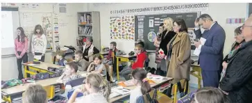  ?? Le Courrier de l’Eure ?? Les enfants profitent de nombreux ateliers en anglais.