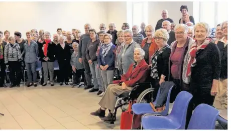  ??  ?? La Chorale « L’Echo de l’Océan » en répétition