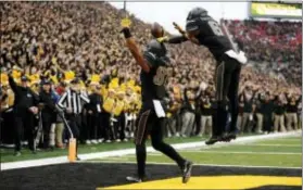  ?? CHARLIE NEIBERGALL — THE ASSOCIATED PRESS ?? Iowa tight end Noah Fant (87) celebrates with teammate Ihmir SmithMarse­tte after catching a 3-yard touchdown pass in the first half of Sunday’s 55-24 upset of No. 3 Ohio State.