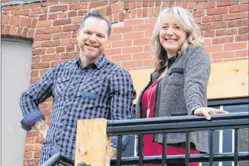  ?? CAROLE MORRIS-UNDERHILL ?? Dr. Belinda Seagram, a registered psychologi­st and owner of Seagram and Associates, and Doug Allen, a social worker and military veteran, stand outside Landing Strong, a new clinic designed to help people with PTSD.