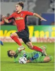  ?? FOTO: DPA ?? Zu schnell für die Gladbacher um Torwart Yann Sommer: Freiburgs Luca Waldschmid­t.