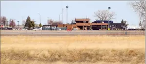  ?? NEWS PHOTO EMMA BENNETT ?? Extending the runway at Medicine Hat Regional Airport has been talked about since the city purchased property along Highway 3 a number of years ago.