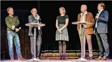  ??  ?? Sönke Wortmann, Wilfried Schulz und Isabelle von Rundstedt sowie Hans-Michael Strahl und Michael Bröcker (v.l.) im Theaterzel­t.