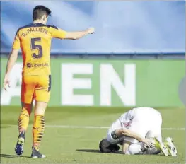  ?? AFP ?? Benzema es toca el turmell diumenge passat davant el València.