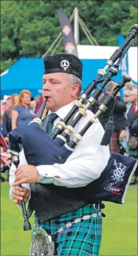  ?? 06_a34idpb02 ?? Pipe Major Stuart Liddell.