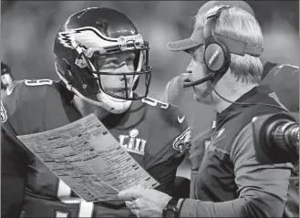  ?? MATT YORK/AP PHOTO ?? Eagles head coach Doug Pederson, right, talks to quarterbac­k Nick Foles during the first half of Super Bowl 52 against the Patriots on Sunday at Minneapoli­s.