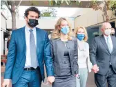  ?? JIM WILSON/THE NEW YORK TIMES ?? Elizabeth Holmes, second from left, the founder of the blood testing start-up Theranos, outside court on Jan. 3 during her fraud trial in San Jose, California. She was later found guilty on four counts of fraud.