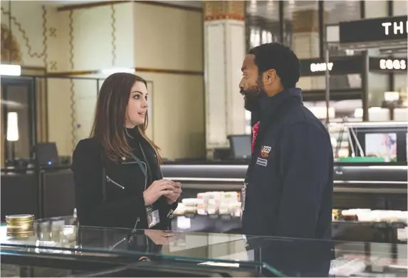  ?? HBO ?? For the characters played by Anne Hathaway, left, and Chiwetel Ejiofor, life in Locked Down includes early-pandemic Zoom calls, delivered meals, essential outings ... and a diamond heist.