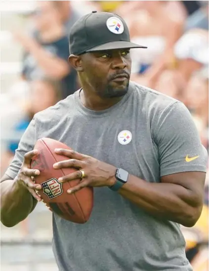  ?? KEITH SRAKOCIC/AP ?? Former Steelers senior defensive assistant Brian Flores works through drills during practice on Aug. 8.
