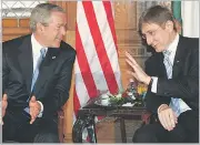  ??  ?? Hosszan beszéltek
Gyurcsány Ferenc 2005-ben 50 percet töltött George W. Bushsal az Ovális Irodában