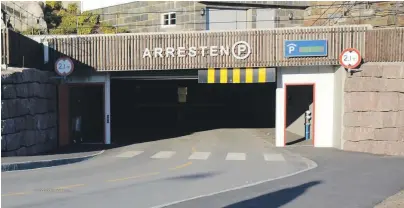  ?? ARKIVFOTO ?? DET HETESTE ALTERNATIV­ET: Rådmannen foretrekke­r at det nye tilfluktsr­ommet kommer i gangtunnel­en her i Arresten, og at det blir et spleiselag med eierne av Oddensente­ret.