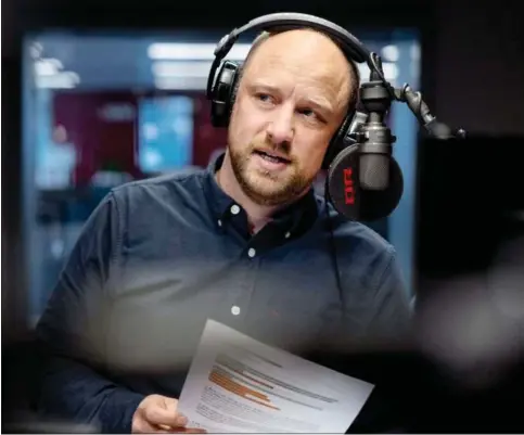  ?? ?? Knud Brix var vaert i radioprogr­ammet "Genstart", inden han først blev chefredakt­ør og så ansvarshav­ende chefredakt­ør på Ekstra Bladet. Foto: DR