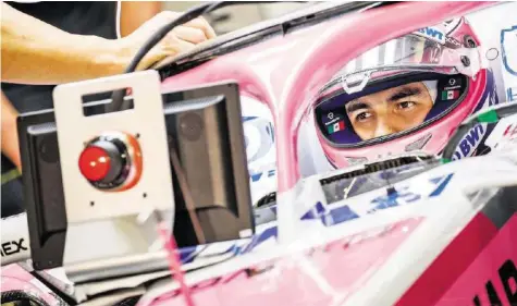  ?? EPA ?? Sieht in seinem Force India keine realistisc­he Chance auf Podestplät­ze oder gar Siege: Der ehemalige Sauber-Pilot Sergio Pérez.