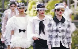  ??  ?? Chanel 2018 Spring/ Summer ready-towear.