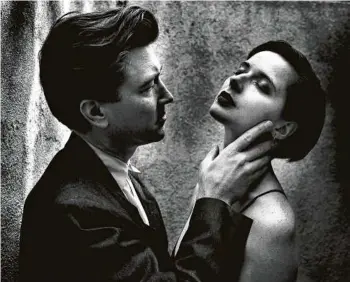  ?? Helmut Newton Foundation ?? “Helmut Newton: The Bad and the Beautiful” explores the famed photograph­er’s works, including this photo of David Lynch and Isabella Rossellini.