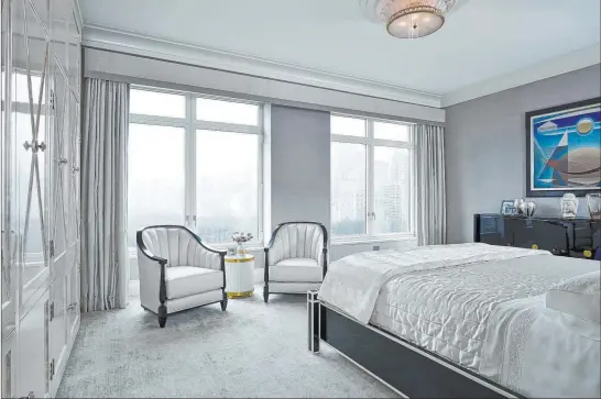  ?? Jody Kivort John Eason ?? New York interior designer John Eason created this bedroom. “The feeling of a soothing room comes not only from the overall effect and aesthetic, but from key details,” he says.