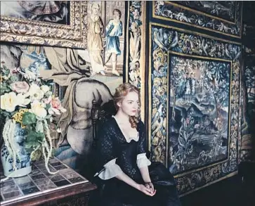  ?? Yorgos Lanthimos 20th Century Fox ?? EMMA STONE takes a seat in Queen Anne’s 18th century court in the gonzo dramedy “The Favourite.”