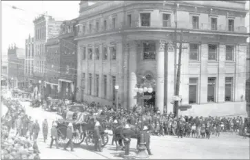  ??  ?? Chief Couture’s funeral procession in 1925 (courtesy of Jean-louis Beaudoin, Sherbrooke)