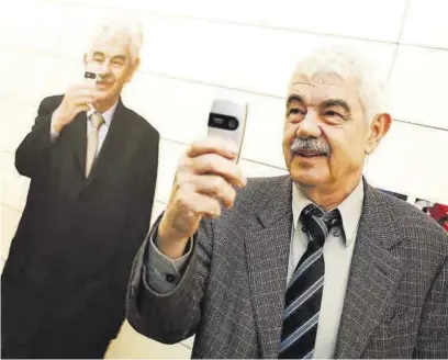  ?? ROGER LLEIXA BERTRAN ?? Pasqual Maragall, en 2011, en la presentaci­ón de un libro de fotos realizadas con su móvil.