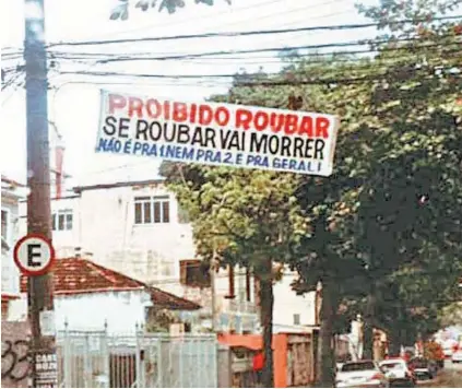  ?? IMAGENS ENVIADAS AO ZAP ZAP DO MEIA HORA ?? As faixas com ameaças a “quem roubar” foram espalhadas por vários pontos da Praça Seca