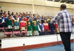  ?? PICTURES: FRANCOIS LOMBARD ?? HITTING HIGH NOTES: Some of the 450 pupils from 21 Stellenbos­ch and Franschhoe­k primary schools that took part in the annual e’Bosch School Choir Festival.