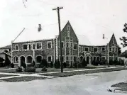  ?? [PHOTO PROVIDED BY THE OKLAHOMA HISTORICAL SOCIETY] ?? The Walcourt, shown in this photo taken shortly after it opened in 1928, was promoted as an upscale apartment community.