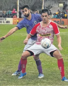  ??  ?? Siempre presente, Leandro Jeva marcó ayer su octavo tanto con la casaca de Huracán y es el máximo artillero.