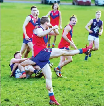  ??  ?? Thomas Axford kicks into the Buln Buln forward line.