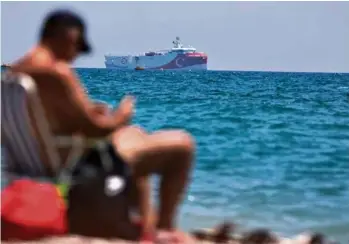  ?? (BURHAN OZBILICI/AP PHOTO) ?? L’Oruç Reis au large d’Antalya. Les forages menés par ce navire turc sont jugés «illégaux» par l’Europe.