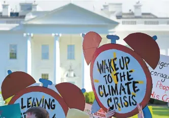  ?? AP-Yonhap ?? Protesters gather outside the White House in Washington to protest President Donald Trump’s decision to withdraw the Unites States from the Paris climate change accord in this June 1, 2017 file photo.