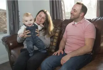  ?? RICK MADONIK/TORONTO STAR ?? Ron Spreeuwenb­erg, right, with wife Sarah and son Weston, 6 months. Ron said he would “definitely” take the extra five weeks of parental leave included in the federal budget if he was eligible.