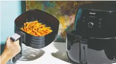  ??  ?? Philips Airfryer with Turbostar