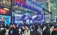  ?? WANG DONGMING / CHINA NEWS SERVICE ?? Visitors gather at TikTok Shop’s booth during a cross-border e-commerce expo in Fuzhou, Fujian province, in March.
