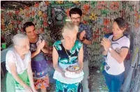  ??  ?? Son 87 años. Junto a su familia, María Bersabé celebró su cumpleaños.