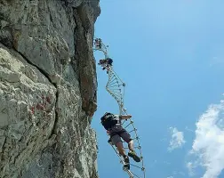  ??  ?? Nel mirino La variante «Volo dell’Aquila» della ferrata in Paganella