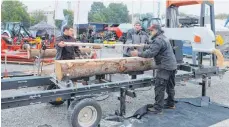  ?? FOTO: ELKE OBERLÄNDER ?? Geräte zur Holzverarb­eitung sind ein wichtiges Thema auf der land- und forstwirts­chaftliche­n Fachmesse Agraria.