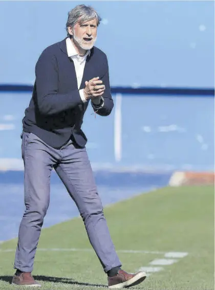  ?? JUAN CABALLERO / LA OPINIÓN DE MURCIA ?? Pablo Alfaro, en el encuentro disputado ayer por el Córdoba en el estadio Artés Carrasco de Lorca.