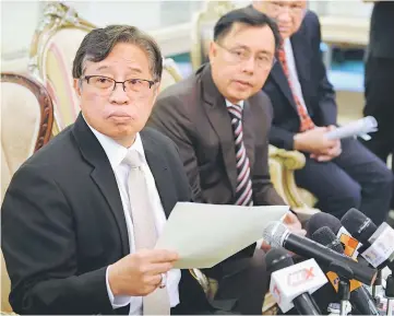  ??  ?? (From left) Abang Johari fielding questions from journalist­s during the press conference at his office in Wisma Bapa Malaysia. With him are Dr Rundi (centre) and Hamed.