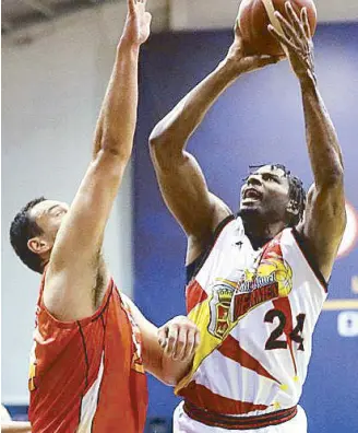  ?? ?? San Miguel import Brandon Brown challenges the defense of NorthPort giant Greg Slaughter.