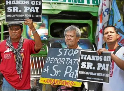  ?? —JOAN BONDOC ?? RALLY FOR SISTER FOX Protesters gather in front of the Bureau of Immigratio­n office in Intramuros, Manila, on Wednesday to denounce the agency’s decision to revoke Sister Patricia Fox’s missionary visa and expel her from the Philippine­s.