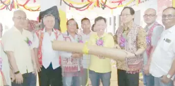  ??  ?? Dr Sim (4th right) with Hardin on his left hands over the rolled mat to Dandi to mark the end of the Gawai.