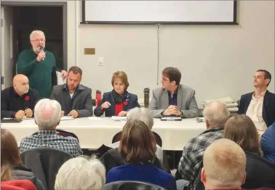  ?? GORDON LAMBIE ?? Sitting from left to right: Claude Charron,michael Labarre, Linda Boulanger, François-réné Montpetit and Roy Patterson and standing moderator Tim Belford.