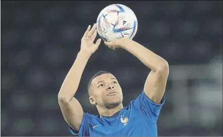  ?? Foto: ap ?? Mbappé sigue estando relacionad­o con el Real Madrid, a pesar de su ‘espantada’ este pasado verano